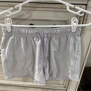 HUK WOMENS PERFORMANCE FISHING SHORT, GREY, SMALL, NWOT